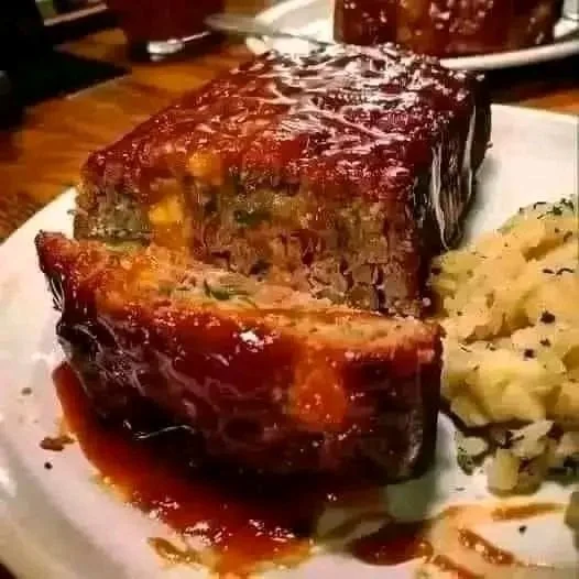 Delicious Cracker Barrel-style meatloaf served with sides