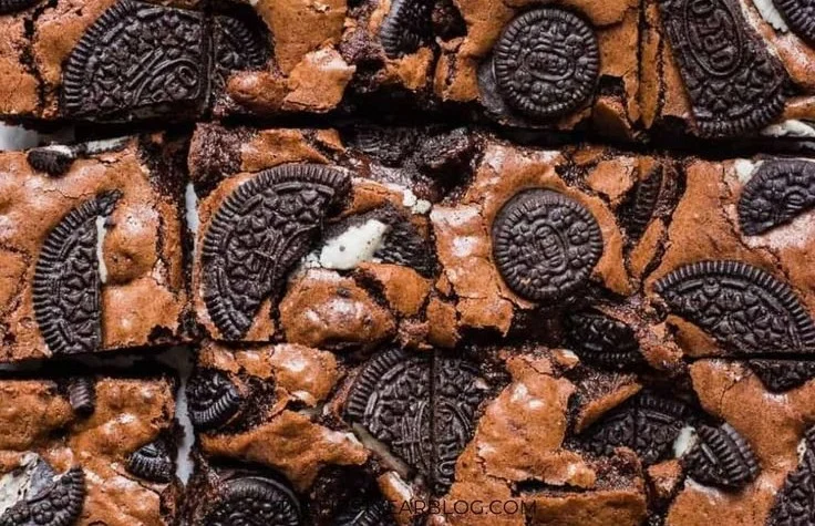 Delicious Oreo Brownies topped with cookie crumbles and chocolate drizzle