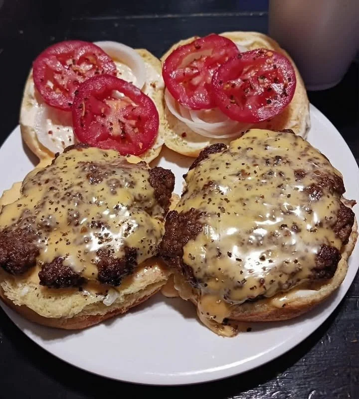 Delicious cheeseburger topped with fresh ingredients and melted cheese