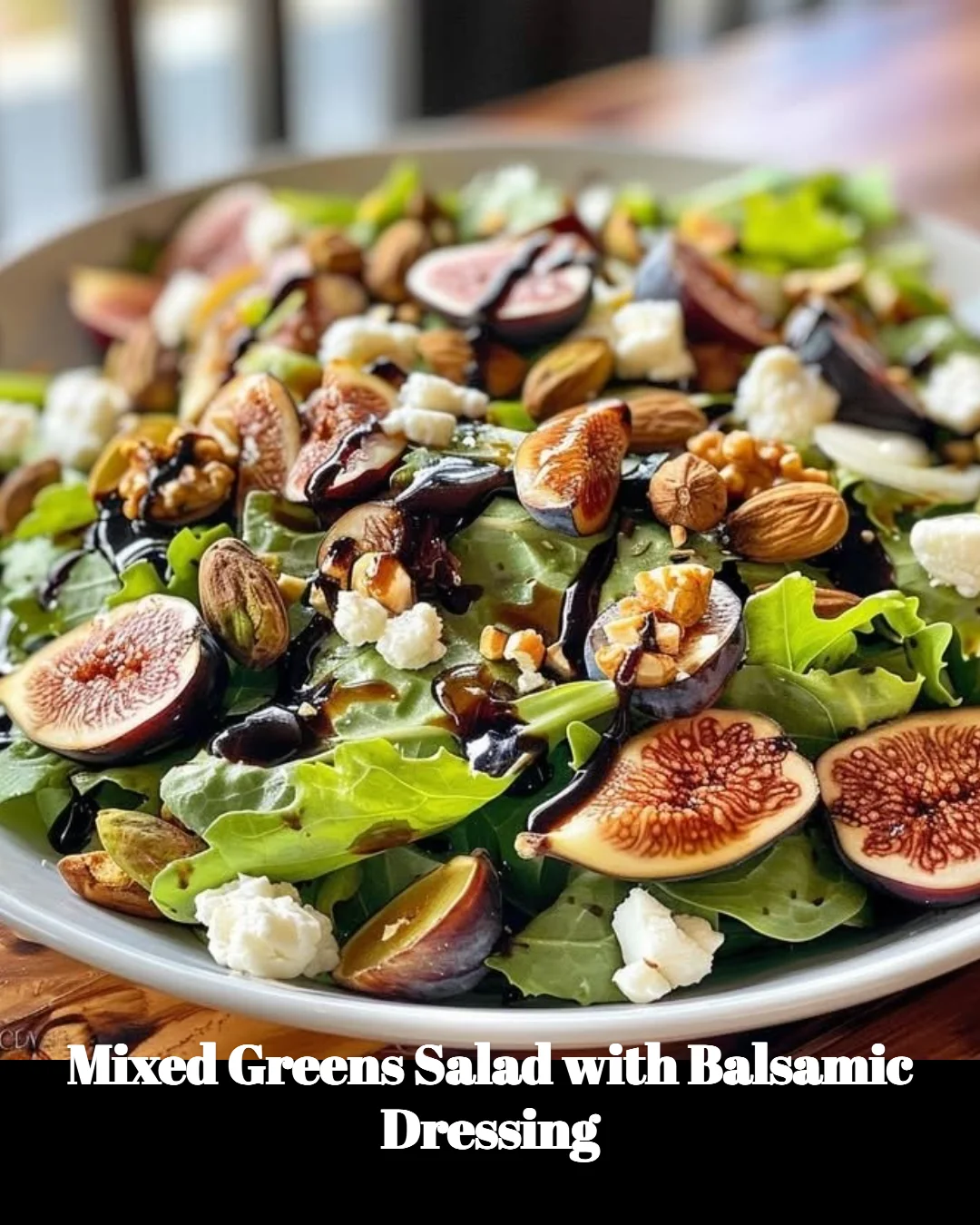 Mixed greens salad topped with balsamic dressing and fresh vegetables.