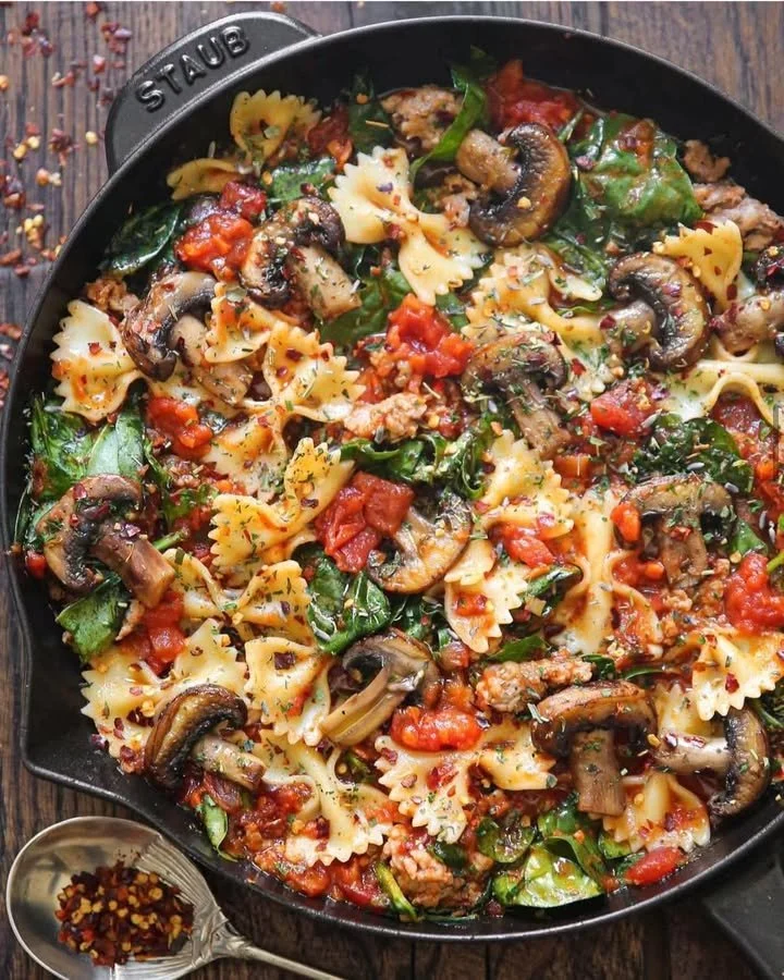 Italian Sausage Pasta with Spinach, Mushrooms, and Tomato Sauce